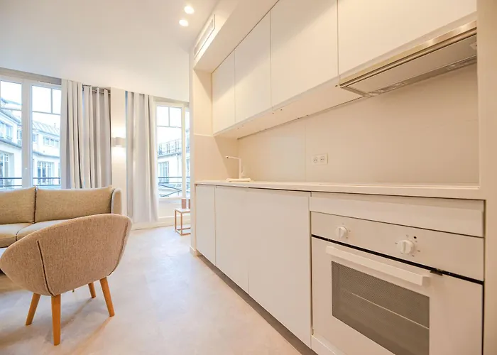 Cia - 2br Madeleine Champs Elysees アパート