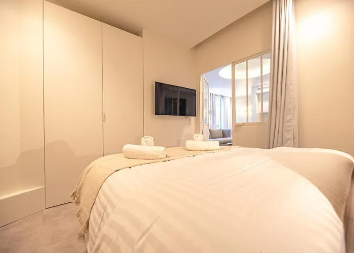 Cia - 2br Madeleine Champs Elysees アパート