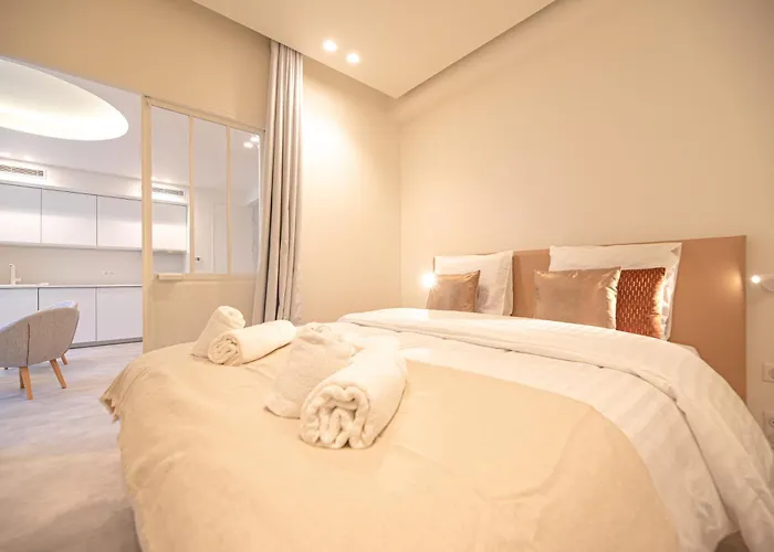 Cia - 2br Madeleine Champs Elysees アパート